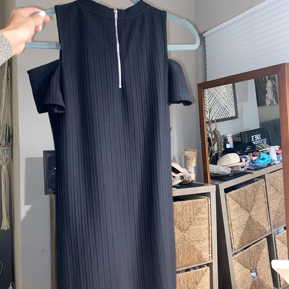 Black shoulder cuff dress - Picture 2 of 3